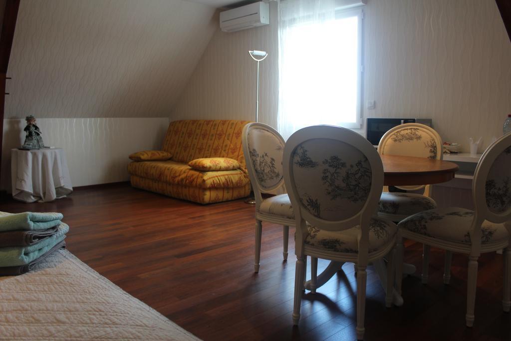 Le Clos Des Roses Saint-Règle Екстериор снимка