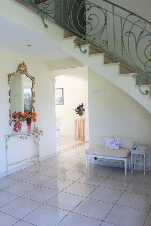 Le Clos Des Roses Saint-Règle Екстериор снимка